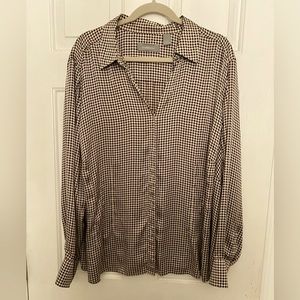 Comfortable professional blouse. Great on its own or with a blazer or sweater.